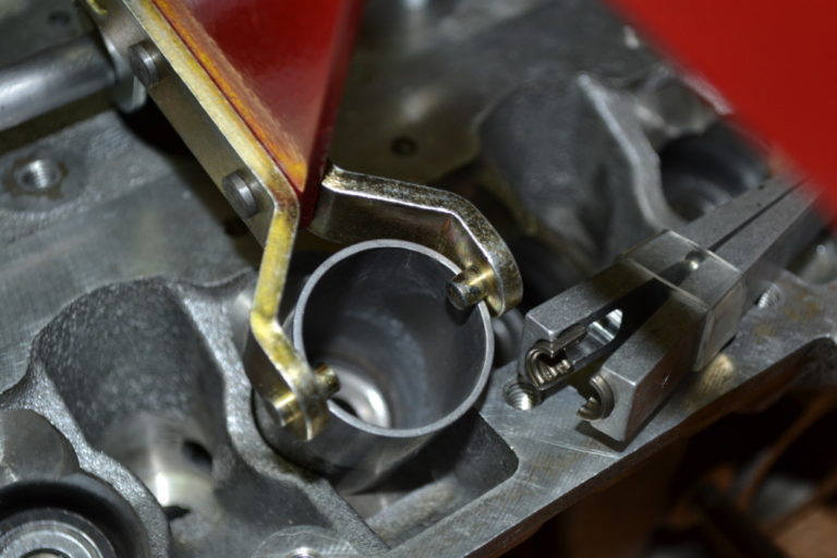 Приспособление для снятия и установки сухарей клапанных пружин ...